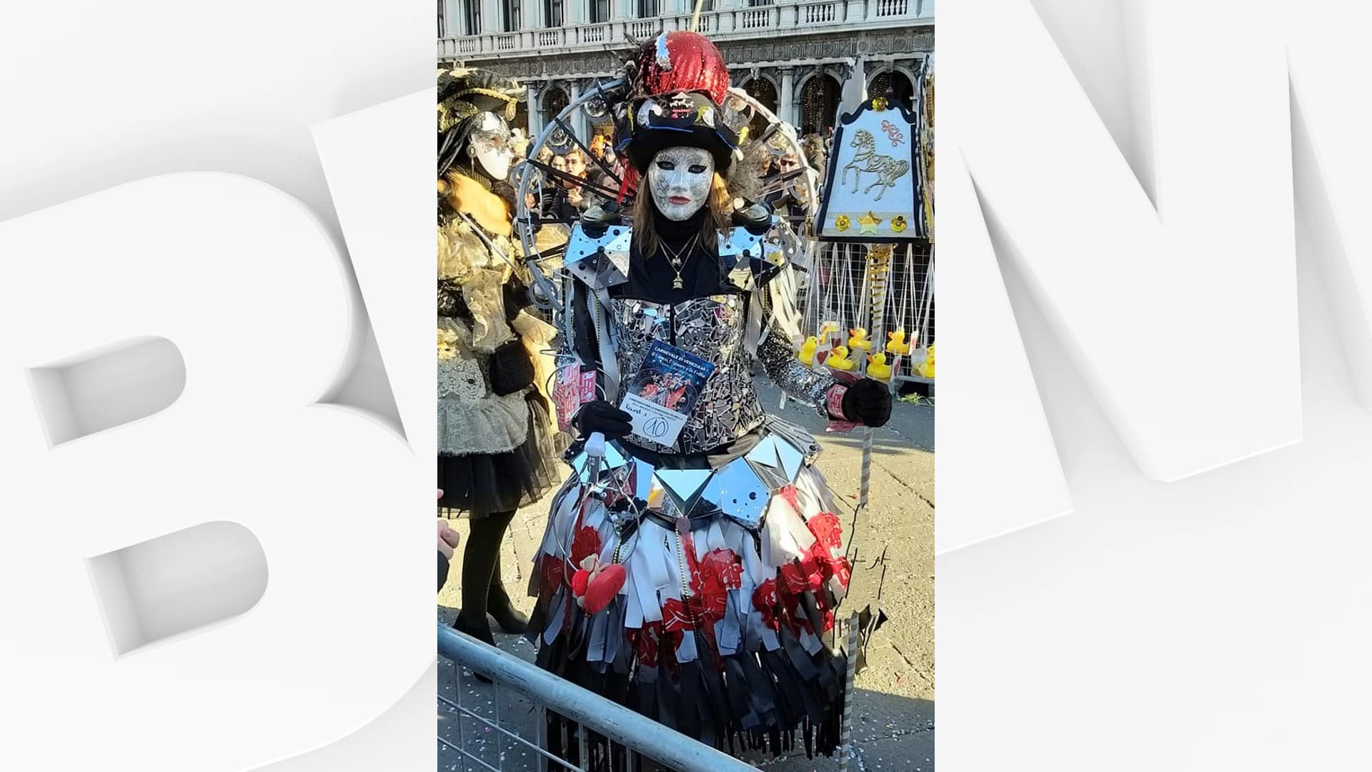 Carnaval de Venise : l'Estairoise Karen Duthoit remet en jeu son