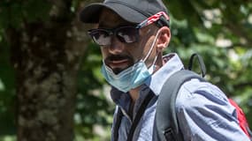 Cédric Jubillar, l'époux de Delphine Jubillar, disparue en décembre 2020, participe à un rassemblement avec ses collègues et ses proches à Albi, dans le sud de la France, le 12 juin 2021.