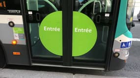 Une jeune femme affirme avoir été refusée d'un bus parce qu'elle portait une jupe.