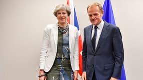 Donald Tuks, ici aux cotés de Theresa May, a annoncé cet accord sur Twitter