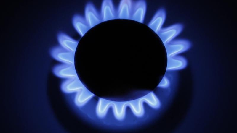 La Commission de régulation de l'énergie estime que la hausse de 2% des tarifs du gaz pour les ménages en France est insuffisante et aurait dû atteindre 6,1% pour couvrir les coûts de GDF Suez. /Photo d'archives/REUTERS/Gleb Garanich