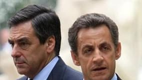Le duo de l'exécutif, François Fillon et Nicolas Sarkozy, bat des records d'impopularité depuis mai 2007, en pleine contestation contre la réforme des retraites, selon le baromètre BVA-Orange-L'Express-France Inter. Le président de la République recueille