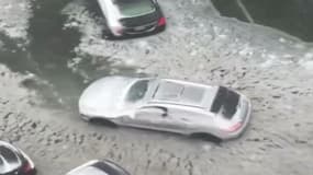 A Boston, des voitures emportées par des inondations