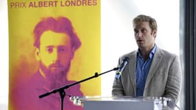 Le journaliste Samuel Forey, lauréat du prix Albert Londres lors de la remise de prix à Paris le 4 juillet 2017