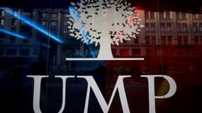 Le logo de l'UMP, devant son siège à Paris, le 16 septembre 2014