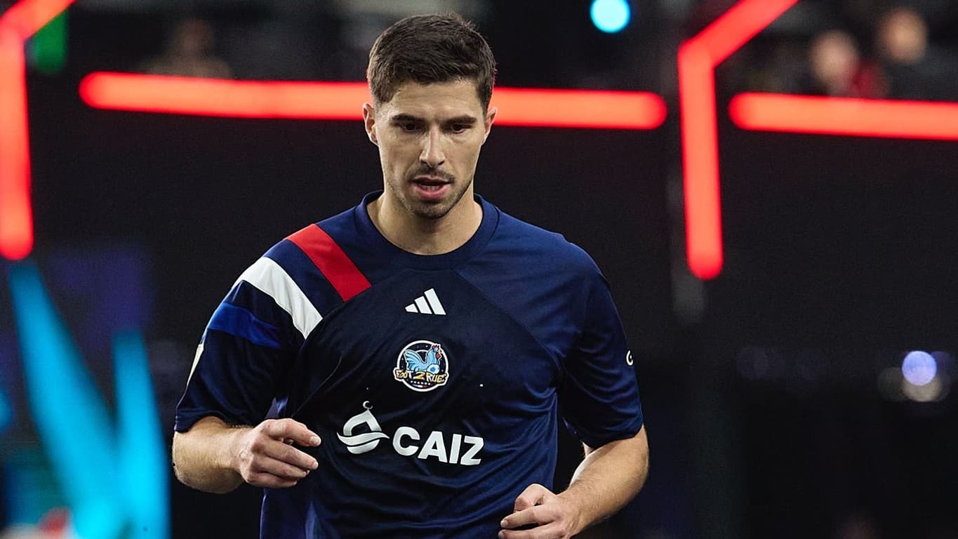 Clément Goguey avec l'équipe Foot2Rue lors de la Kings World Cup, en juin 2024