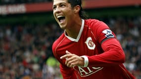 La joie de l'attaquant portugais de Manchester United, Cristiano Ronaldo, après avoir marqué le 4e but contre Fulham, lors de leur match de Premier League, le 20 août 2006 au Stade d'Old Trafford