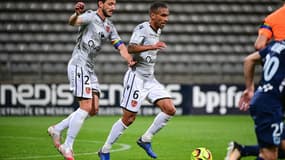 Les Gaziers Joris Marveaux (avec le ballon) et Jean-Baptiste Pierazzi.