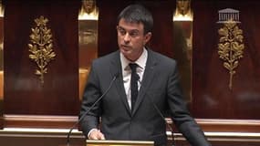 Renseignement: Valls balaie les "fantasmes", des "critiques excessives et absurdes"