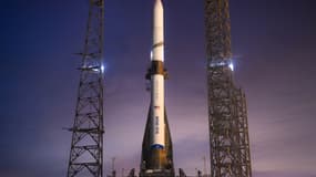 La fusée New Glenn sur la rampe de lancement du complexe de lancement 36 de la base spatiale de Cap Canaveral, en Floride, le 27 décembre 2024. La société Blue Origin du fondateur d'Amazon, Jeff Bezos, est sur le point de lancer sa première fusée orbitale, marquant un moment charnière dans la course à l'espace commercial actuellement dominée par SpaceX d'Elon Musk. 