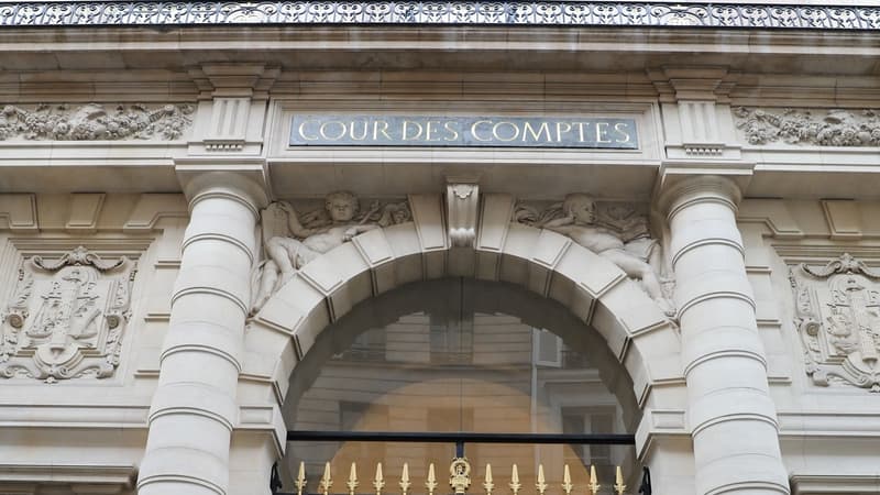 La Cour des comptes est chargée d'auditer les finances publiques.