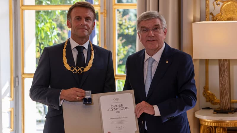 Emmnauel Macron avec le président du CIO Thomas Bach au palais de l'Élysée le mercredi 28 août 2024.