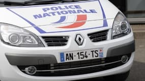 La police est toujours à la recherche des deux cambrioleurs.