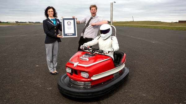 A 100,336 miles par heure, cette auto-tamponneuse est la plus rapide au monde.