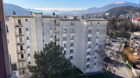 Un immeuble de Gap où des résidents sont contraints de vivre dans des appartements à 15°C en raison d'une baisse du chauffage collectif.