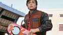 Marty Mc Fly (Michael J. Fox) et son hoverboard dans Retour vers le Futur 2.