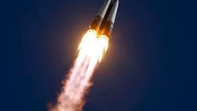 Une fusée Soyouz, avec à son bord des cosmonautes et astronautes russes et américains, a décollé du cosmodrome de Baikonur au Kazakhstan pour une mission de six mois à bord de la Station spatiale internationale (ISS). /Photo prise le 2 avril 2010/REUTERS/