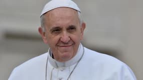 Le pape François demande aux coiffeurs d'éviter les potins