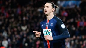 Zlatan Ibrahimovic avec le maillot du PSG