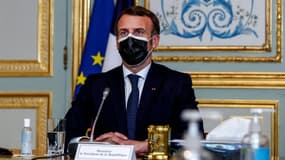 Emmanuel Macron lors du sommet européen en visioconférence depuis l'Elysée, à Paris 25 mars 2021