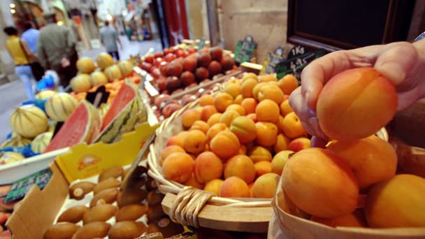 Ce jeudi à Paris et dans 25 villes de banlieue, les producteurs vendent 50 tonnes de de fruits et de légumes "au juste prix".