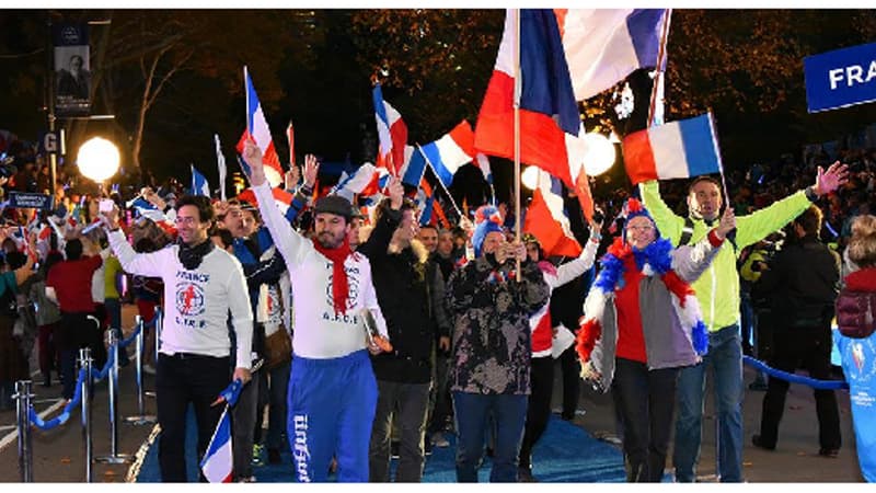Les coureurs de l'AFCF, défilant avant un marathon.