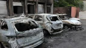 Les voitures de la police municipale de Neuilly-sur-Marne ont été incendiées dans la nuit de mercredi à jeudi après la mort de Nahel, tué par un tir de policier à Nanterre. 