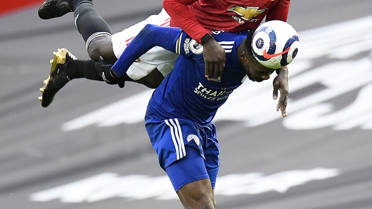 Axel Tuanzebe, avec une montre au poignet, contre Leicester