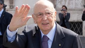 Le président italien Giorgio Napolitano a accepté samedi de rester à son poste, comme le lui demandent plusieurs formations politiques en raison de leur incapacité à s'entendre sur le nom de son successeur. /Photo prise le 12 avril 2013/REUTERS/Service de