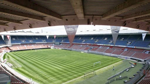 Le célèbre Parc des Princes vu des tribunes.