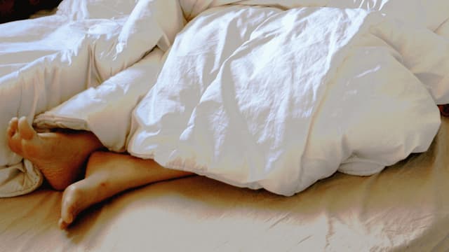 Pendant la canicule, tous les moyens sont bons pour réguler la température de la chambre.