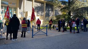 Une vingtaine de manifestants étaient rassemblés devant la CPAM de Digne-les-Bains ce mardi 19 novembre.