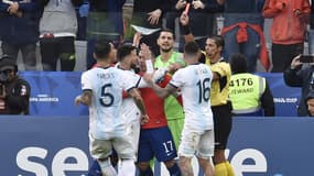 Lionel Messi et Gary Medel expulsés lors de Argentine-Chili, le 6 juillet 2019
