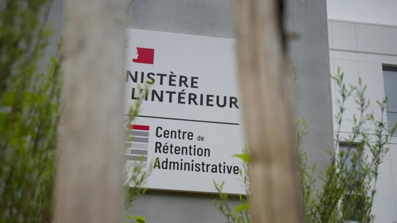 Davantage de titres de séjour délivrés, les interpellations et expulsions augmentent aussi: ce qu'il faut retenir des chiffres de l'immigration en 2025