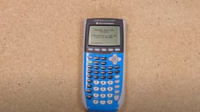 Une calculatrice TI-84 modifiée pour accéder à ChatGPT.
