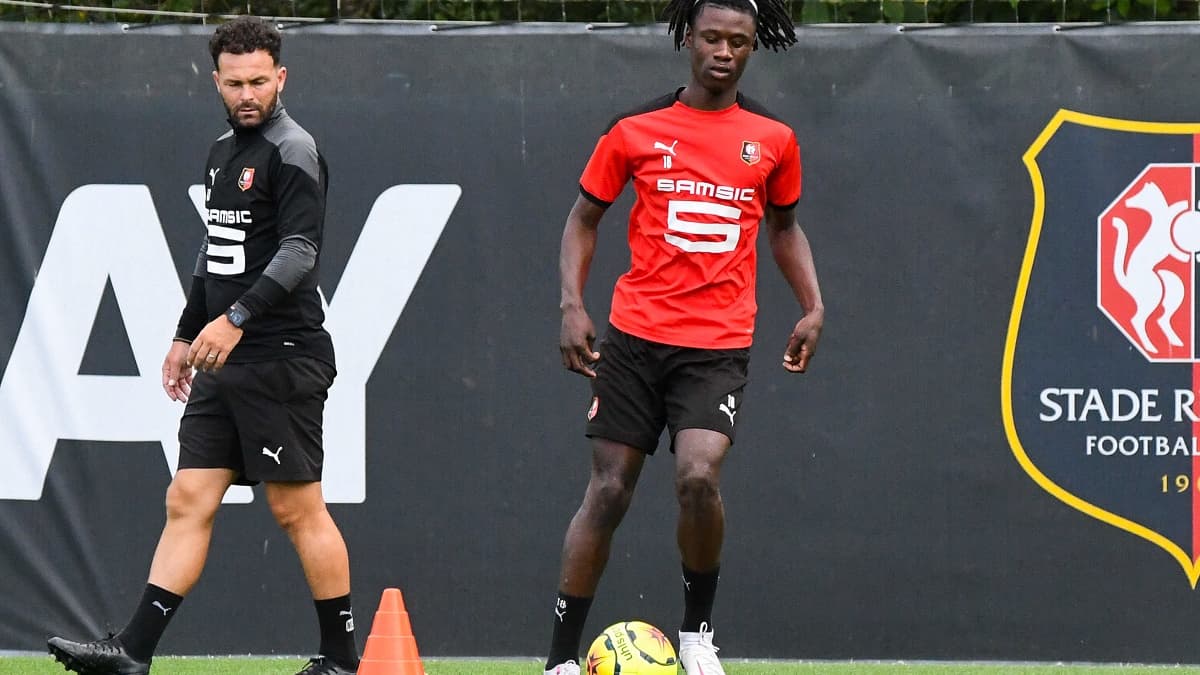 Mathieu Le Scornet (en arrière plan) et Eduardo Camavinga à l'entraînement
