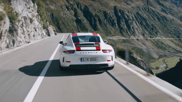 La star du stand Porsce cette année à Genève, est sans aucun doute cette 911 R, qui saura contenter les chanceux qui en feront l'acquisition.