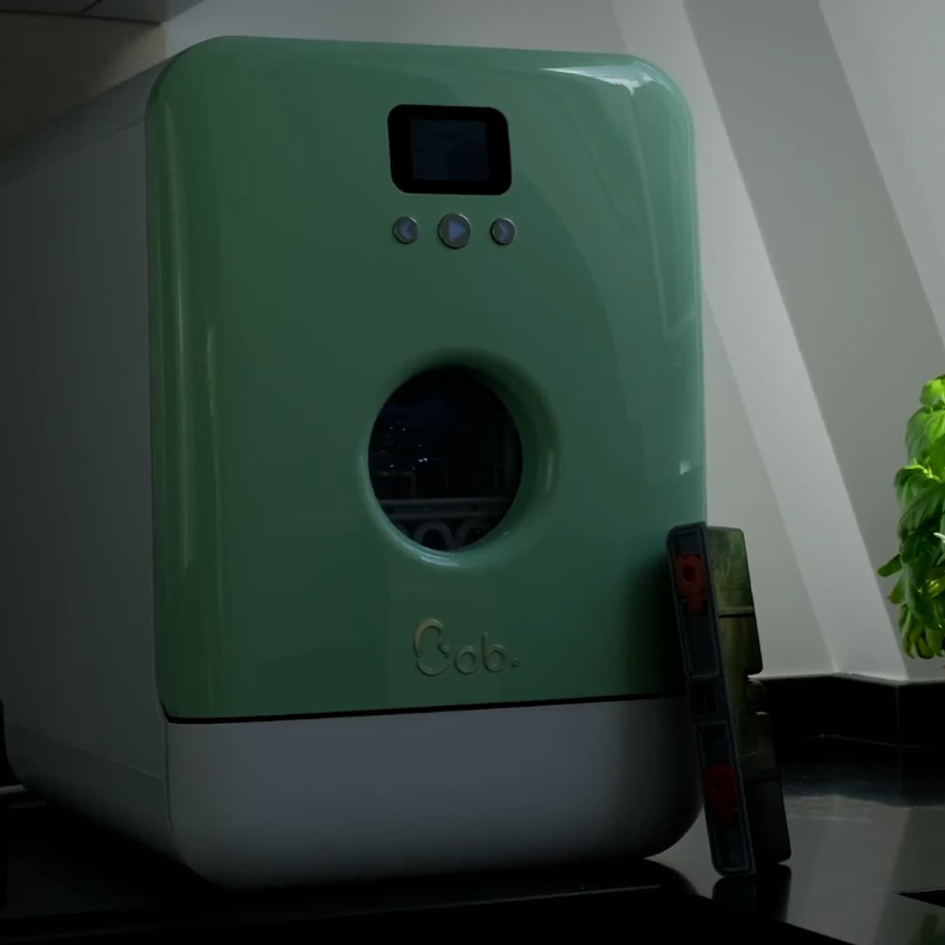 On a testé Bob, le mini lave-vaisselle connecté qui peut aussi désinfecter  des masques