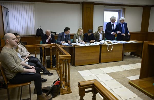 Des membres du Moscow Helsinki Group lors de l'audience qui doit examiner la demande du ministère russe de la justice de dissoudre cette organisation de défense des droits de l'homme, à Moscou le 25 janvier 2023. Des membres du Moscow Helsinki Group lors de l'audience qui doit examiner la demande du ministère russe de la justice de dissoudre cette organisation de défense des droits de l'homme, à Moscou le 25 janvier 2023.