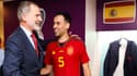 Le roi d'Espagne avec Sergio Busquets lors du Mondial 2022