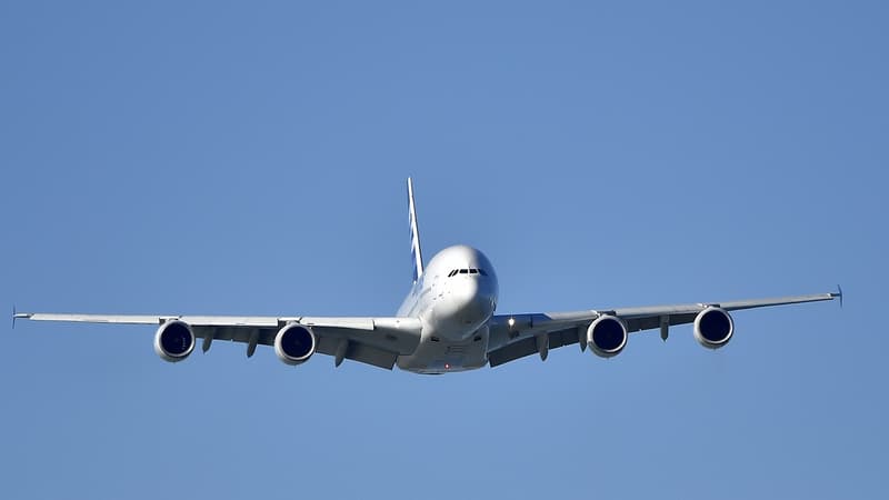 L'avionneur a baissé sa production d'A380 et d'A400M.