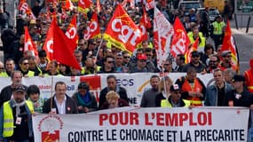 Des milliers de personnes ont de nouveau manifesté mardi à Paris et en province (comme ici à Marseille) contre l'accord sur l'emploi, au moment où les députés devaient voter le texte rejeté par la CGT, FO, FSU, et Solidaires, lui reprochant de faire la pa