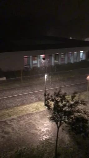 Orage violent à Toulouse, la grêle s'amasse dans la rue - Témoins BFMTV