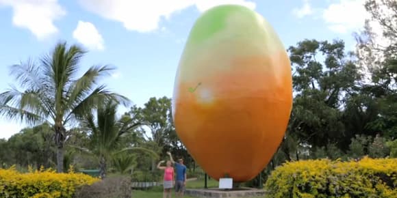 La fameuse sculpture Big Mango.