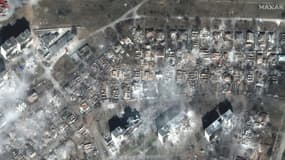 Image satellite de Maxar Technologies montrant des maisons et immeubles détruits à Marioupol, le 29 mars 2022 en Ukraine