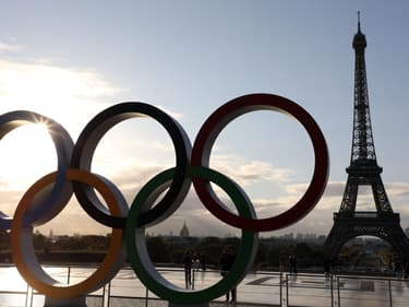 Les anneaux olympiques et la tour Eiffel. (photo d'illustration)