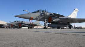 Six premiers avions de combat Rafale, des appareils neufs commandés à la France par la Grèce, ont atterri mercredi sur la base militaire grecque de Tanagra

