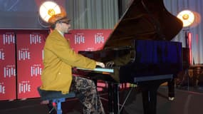 Le pianiste Sofiane Pamart donne un récital à l'Hôtel de Ville après avoir reçu la médaille d'or de la ville de Lille, le 27 février 2025. 