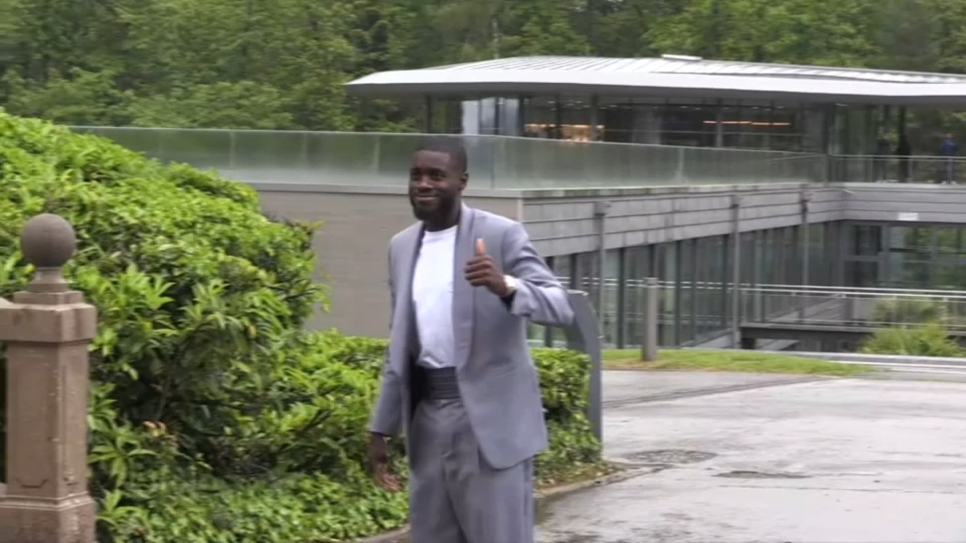 Dayot Upamecano à son arrivée à Clairefontaine, le 29 mai 2024 Dayot Upamecano à son arrivée à Clairefontaine, le 29 mai 2024