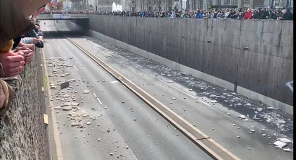 Les casseurs s'en prennent aux murs de la voie rapide du quai Gailleton, à Lyon
